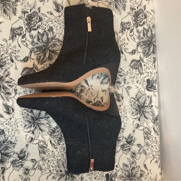 NANETTE LEPORE Sz 6 Kady Lace Upper Zipper Closure Kitten Heel Booties - Picture 4 of 11